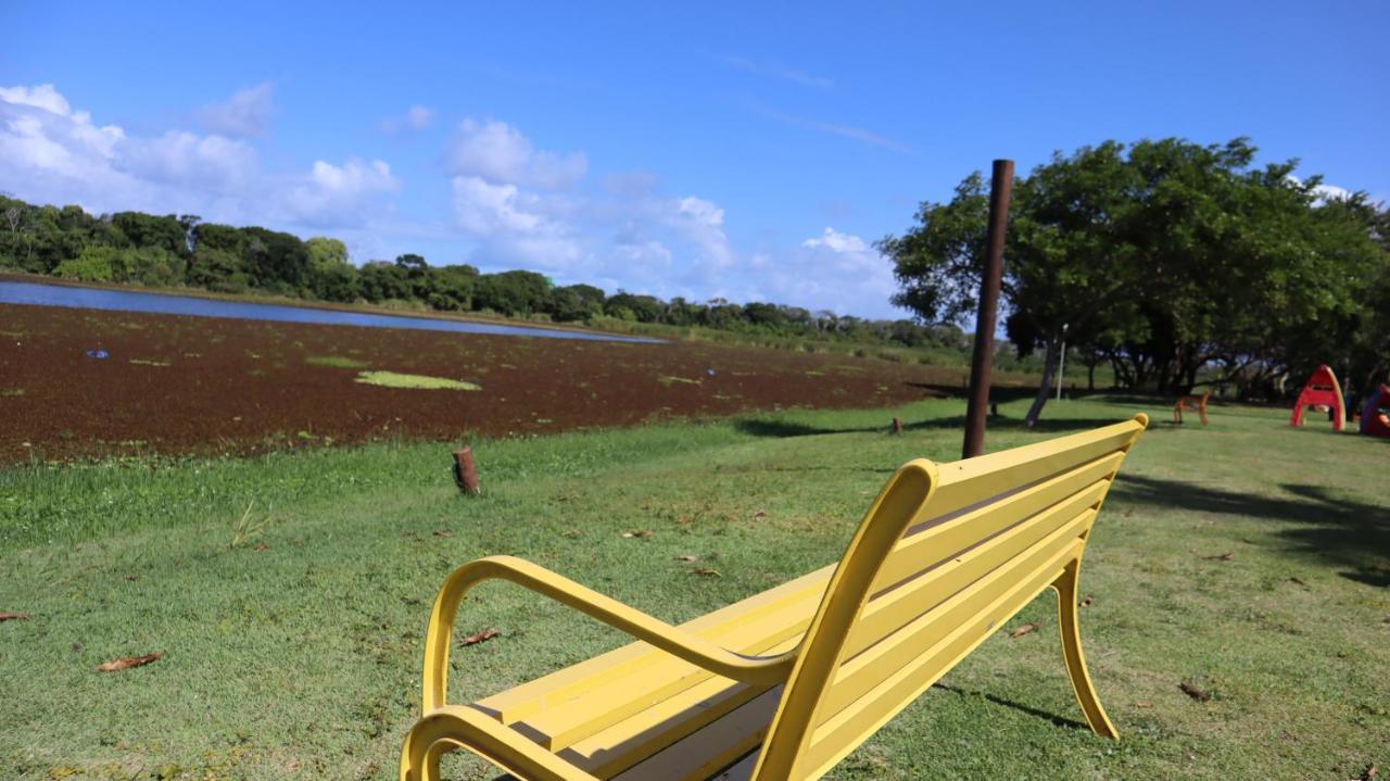 Apartamento Espetacular Na Melhor Praia Da Bahia, Guarajuba E Uma Das Unicas Praias Com Selo Azul Do Brasil -Luxo, Lazer, Diversao E Tranquilidade! Projetado Para Que Voce Tenha A Melhor Experiencia Em Hospedagem - Condominio Tipo Resort, O Mais Proc Camaçari エクステリア 写真